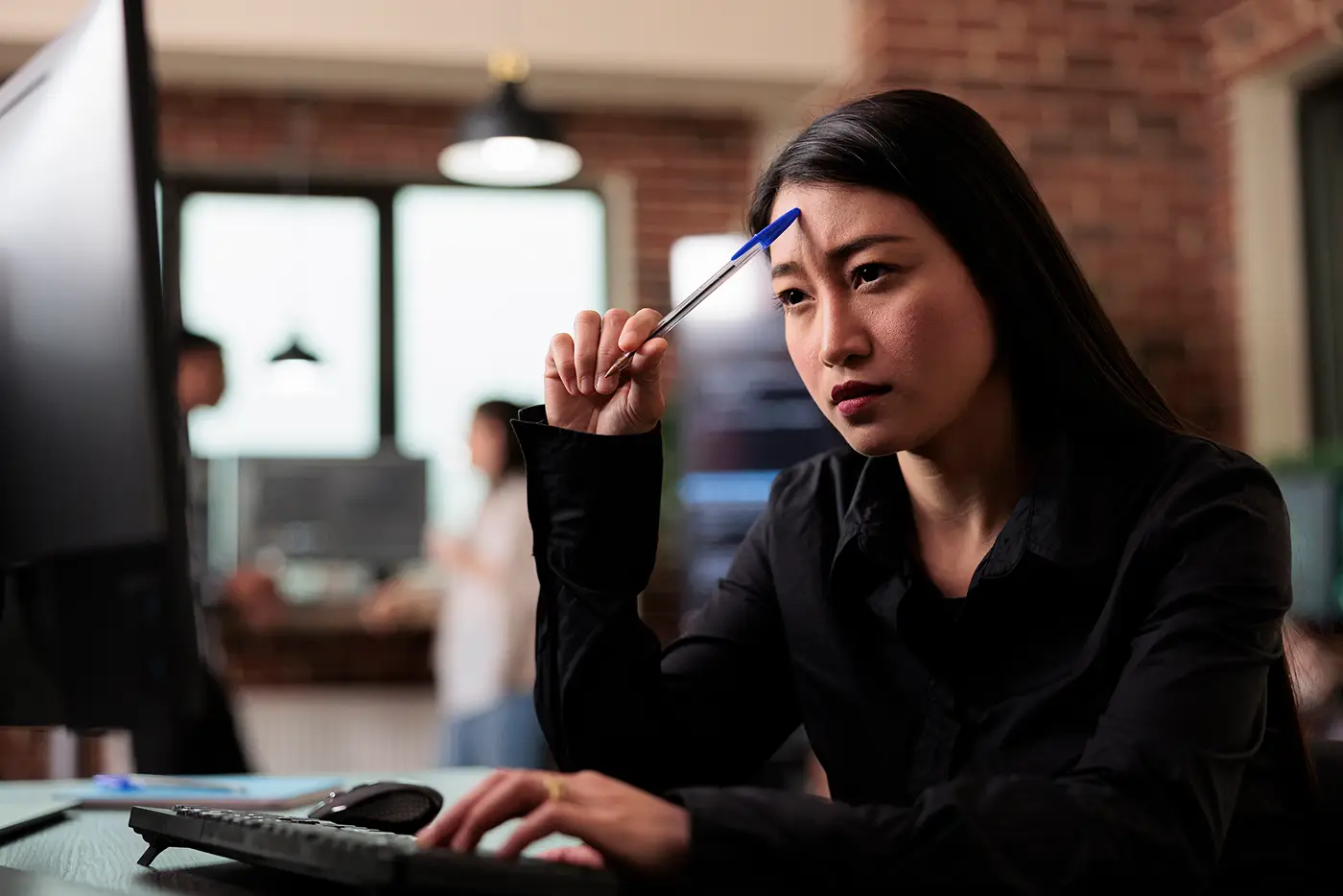 thoughtful-software-developer-thinking-ways
