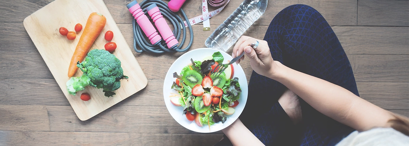 woman-eating-healthy banner