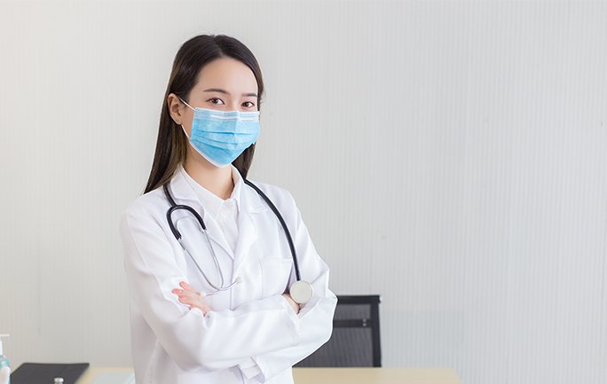 How to Wear and Remove A Surgical Mask Correctly